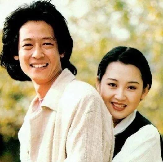 “京圈公主”猎男记：从不跟穷人恋爱，52岁为何至今未婚？