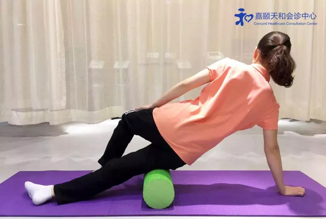 教你4招，自己在家就能缓解产后腰背痛