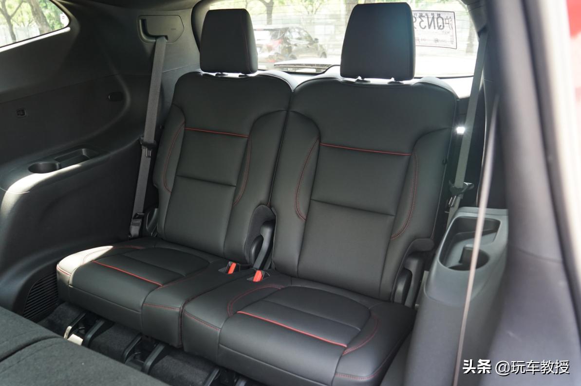 十万家用7座性价比最高的suv推荐,这2款高大威猛的同门7座suv你选谁