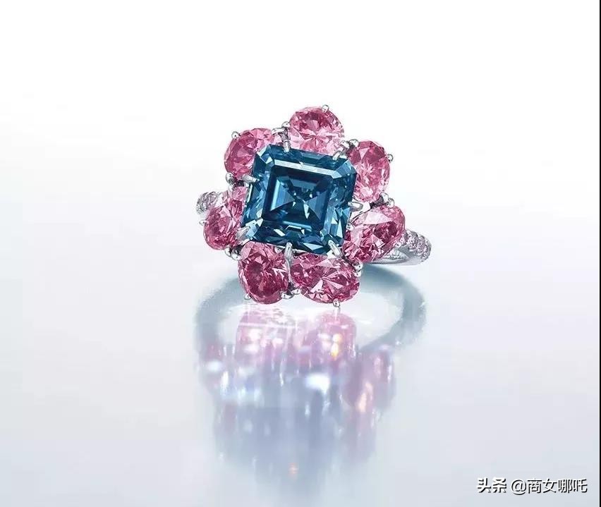 天然翡翠项链拍出2.14港元,香港翡翠4888克拉项链拍卖