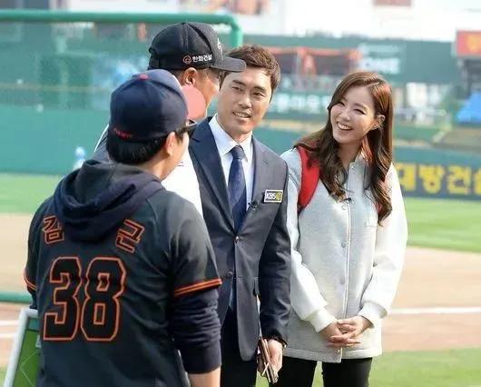 身材不输女星柳岩,关婷娜身材不输柳岩