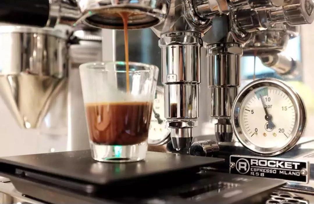 北欧简约风主卧婚房,小户型北欧风格婚房装修