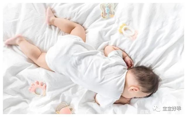 0-3个月婴儿怎么趴怎么翻过来,宝宝趴睡要帮他左右换头吗