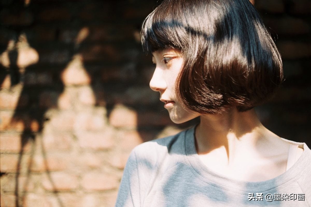 怎样拍女生侧脸教程,女生侧脸怎么拍才好看霸气