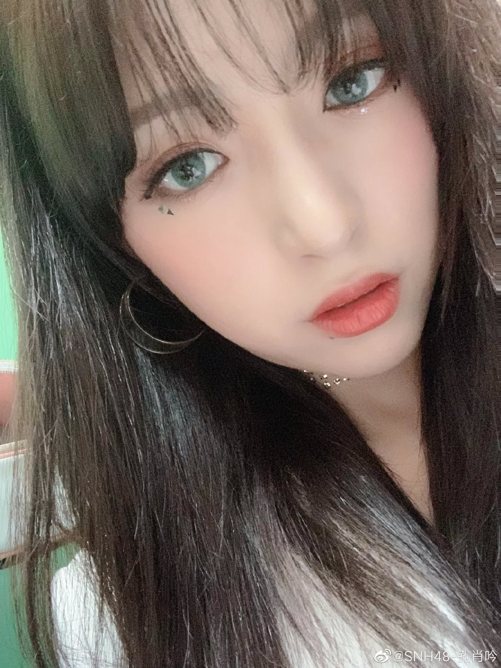 泫雅ins晒美照,泫雅携新作品回归