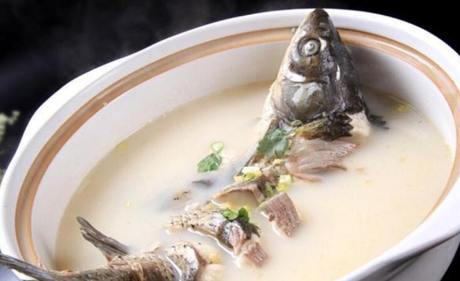 无论炖什么鱼只要记住2种料,鱼肉汤用什么鱼最佳