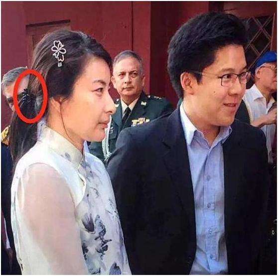 霍启刚带子女下厨,霍启刚为孩子下厨视频