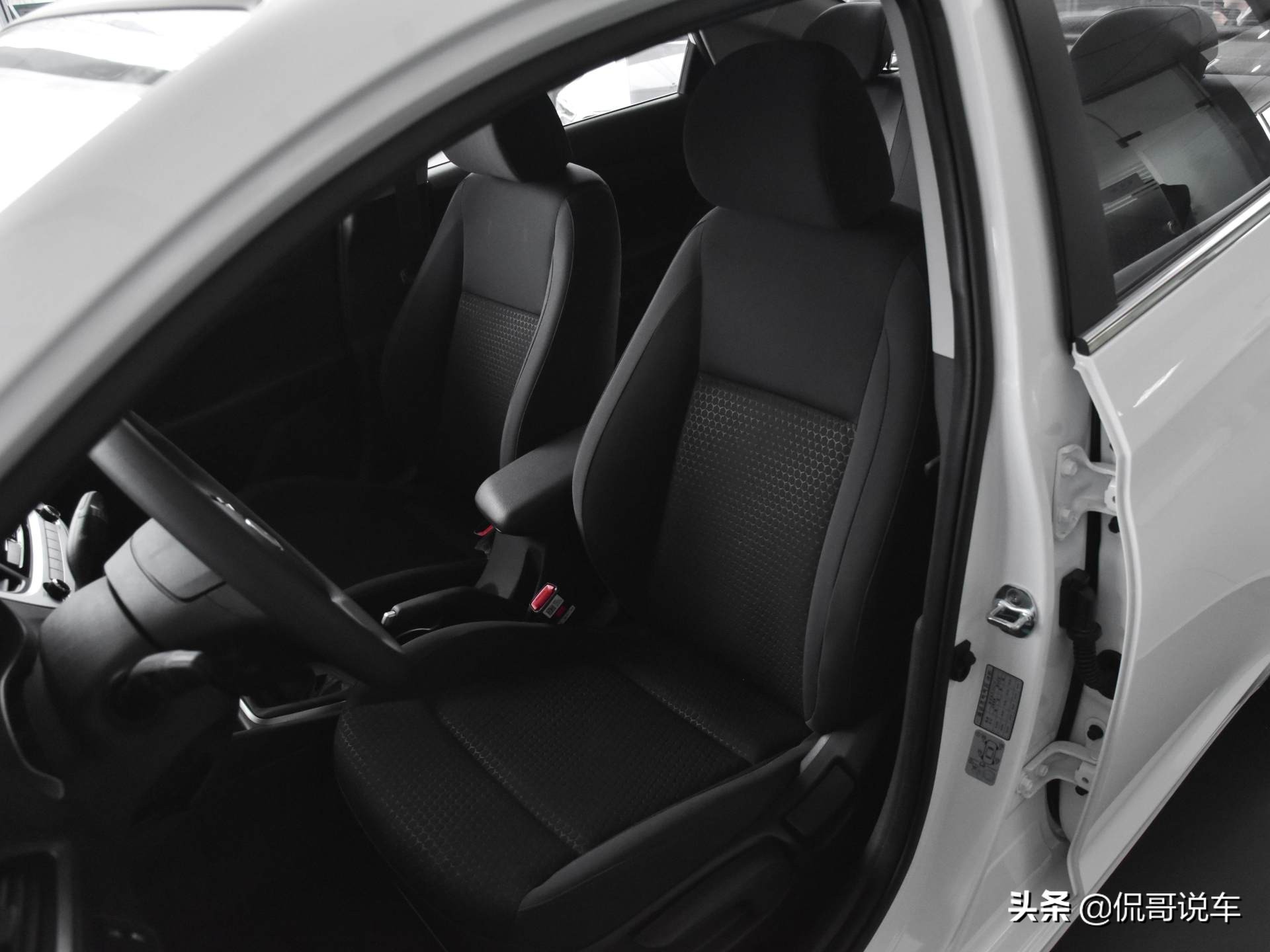 油耗低性价比好的车排行榜,2022款悦纳手动最低配国六提车