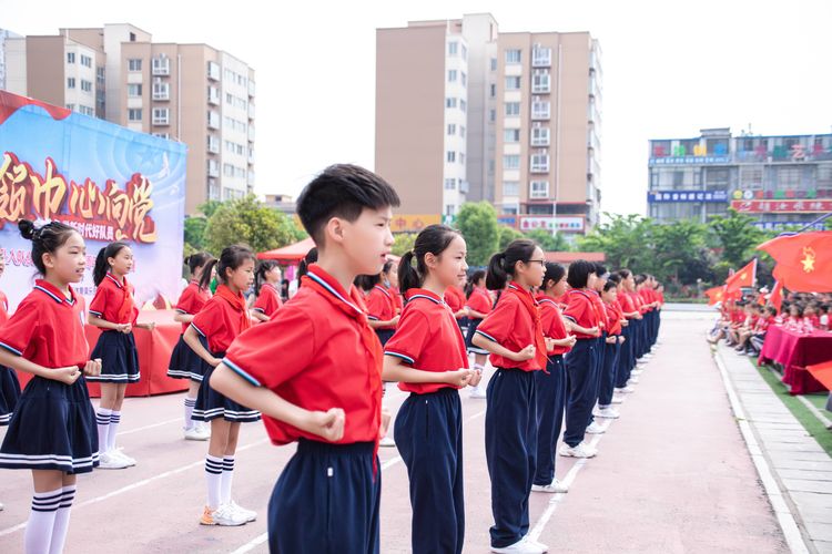 思源实验学校少先队入队仪式,社旗一小少先队入队仪式