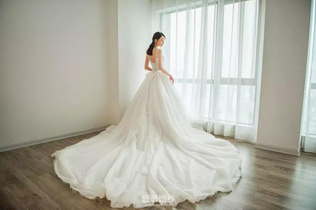 婚纱是买便宜还是租便宜,婚纱是买还是租划算
