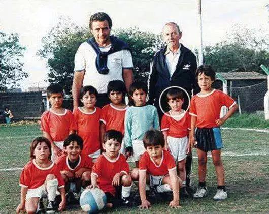 从侏儒症到巨人梅西,从侏儒到一代球王