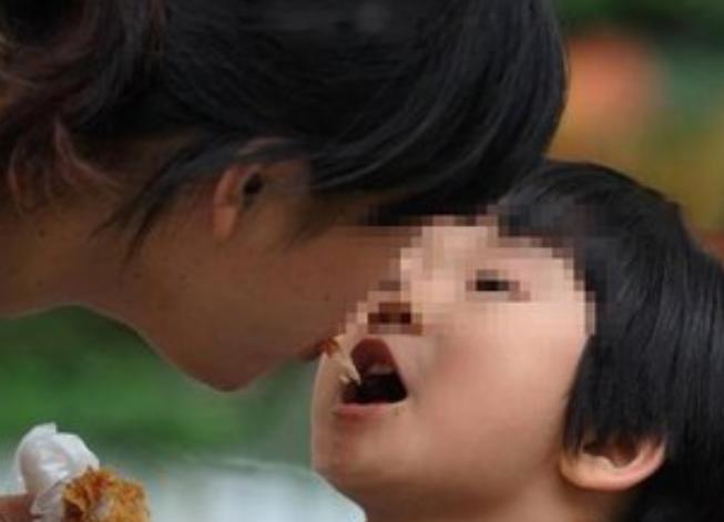 宝宝每天吃糖的危害,宝宝大量吃糖的危害