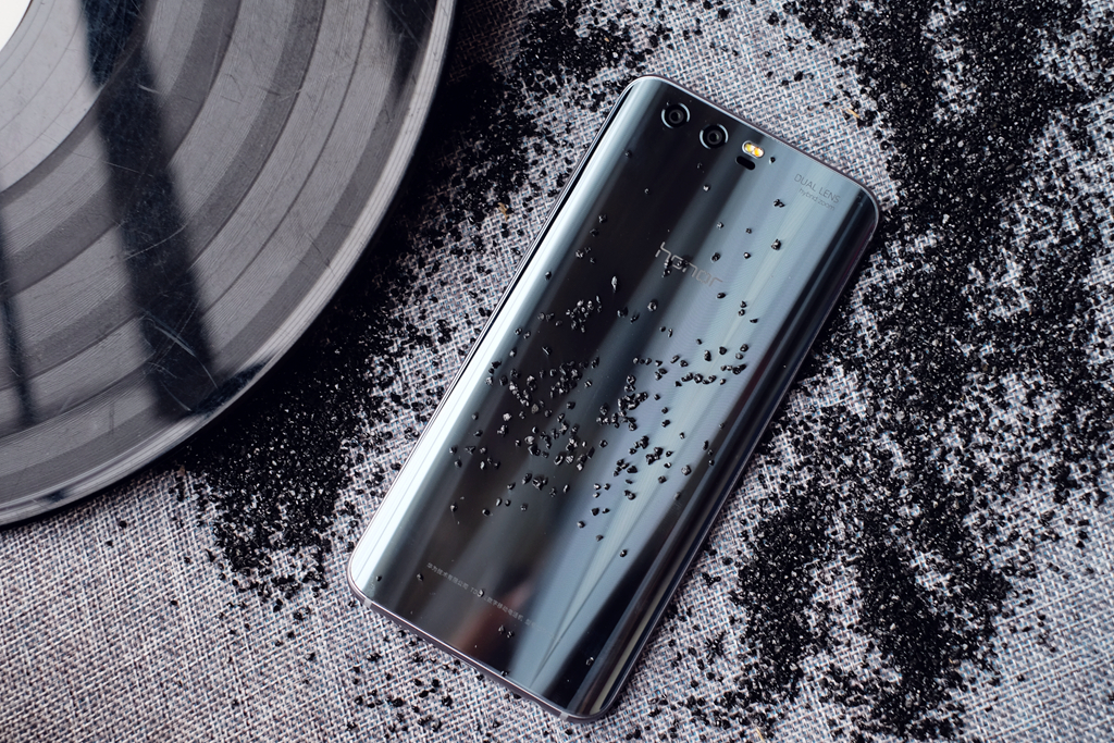 荣耀和华为,到底有哪些区别?一个潮流一个内敛