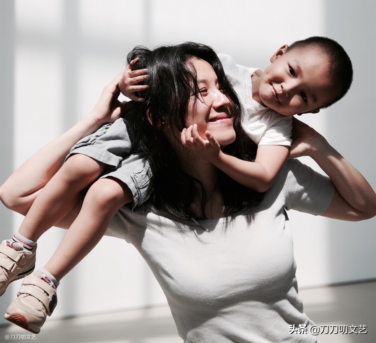 刘琳徐静蕾话剧,刘琳和徐静蕾的照片