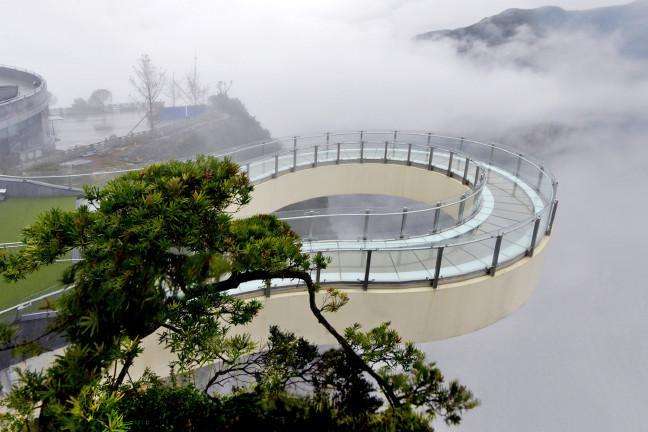 世界上最高最长的高山峡谷玻璃桥,重庆天下第一风雨廊桥在哪里