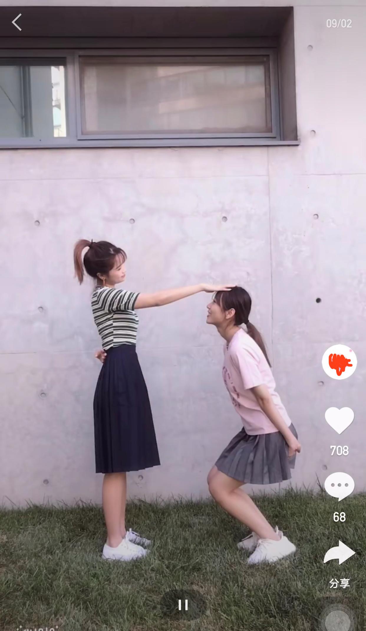 当你学会了闺蜜的拍照方式时,闺蜜拍照日常姿势两人