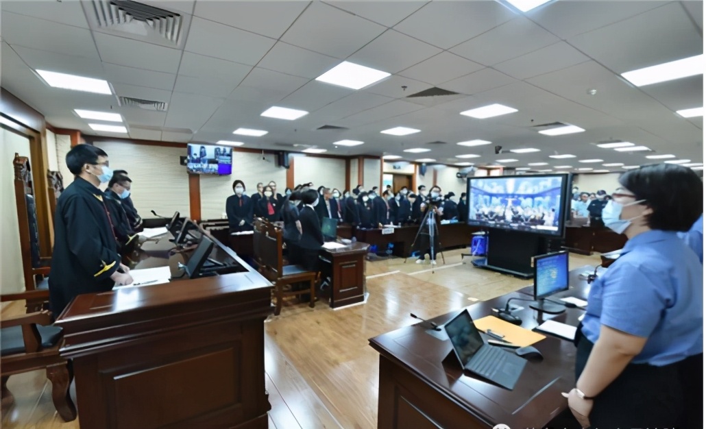 街头火拼持枪真实视频,当街持枪火拼撞死无辜路人