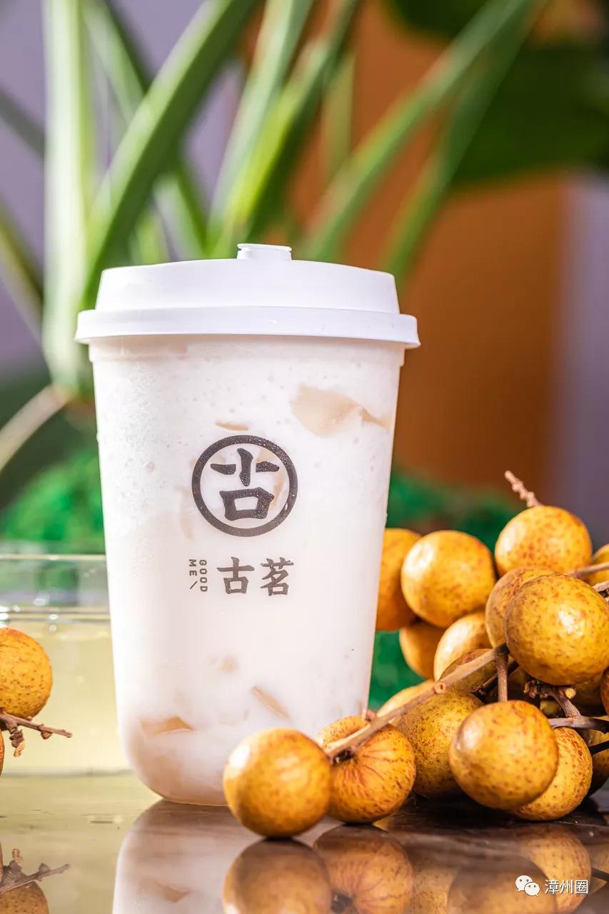 买一送一！大肚子水果茶来了，足足1000cc，单靠吸管都吸不动