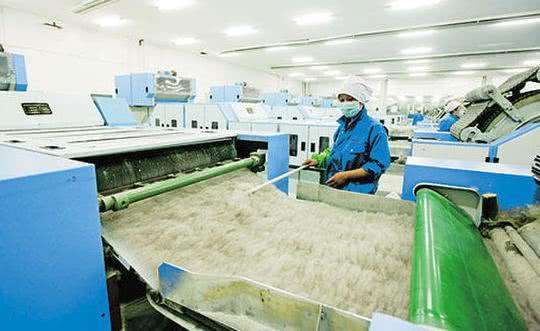 国内羊绒纺织霸主：鄂尔多斯品牌价值超1000亿，拿下全球30％份额