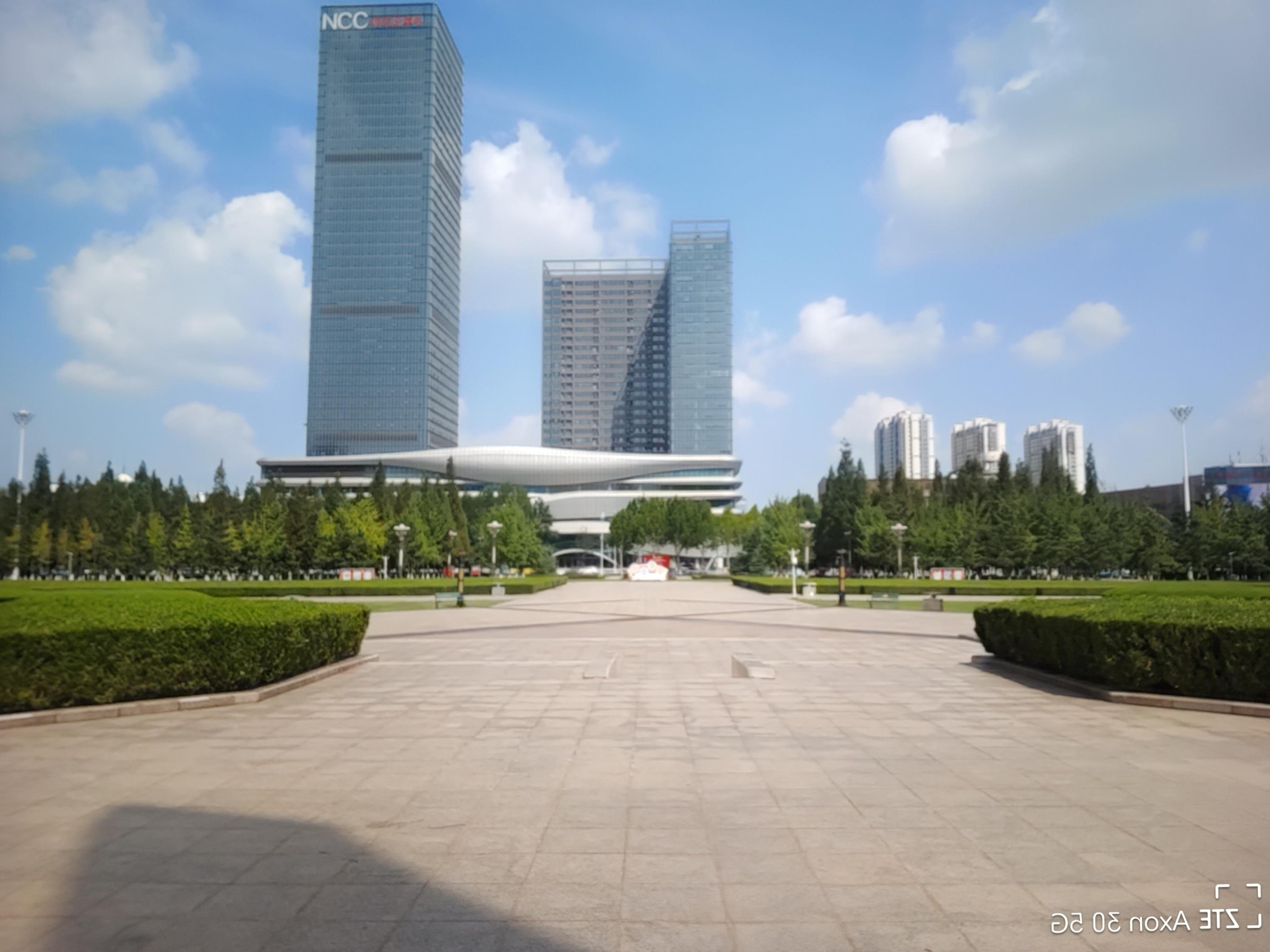 中兴axon305g屏下摄像手机,中兴axon30u和oppofindx3pro