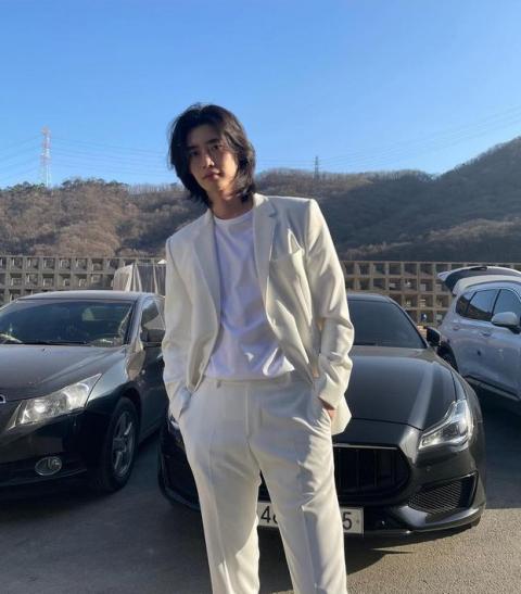 李钟硕整容电影,韩国明星服兵役李钟硕