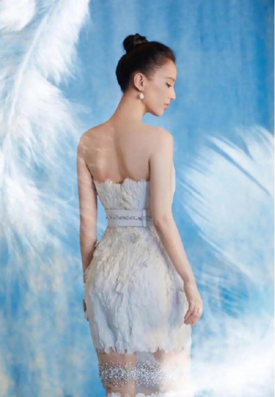 乘风破浪的姐姐黄圣依礼服 (黄圣依深v礼服走红毯完整版)