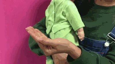 溢奶吐奶的原因及解决办法,吐奶和溢奶的正确处理方式