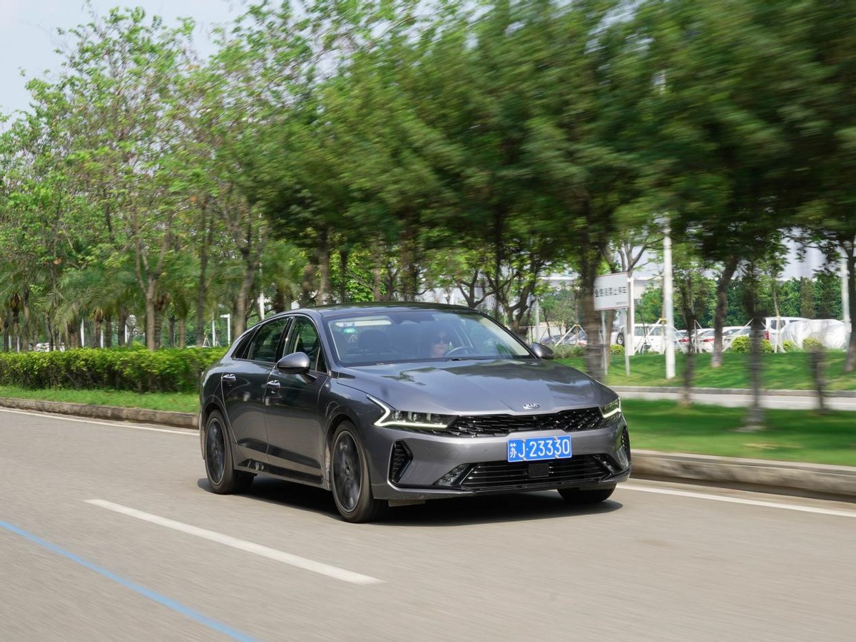 新款起亚k5凯酷安全性怎么样,起亚k52014款2.0latluxury