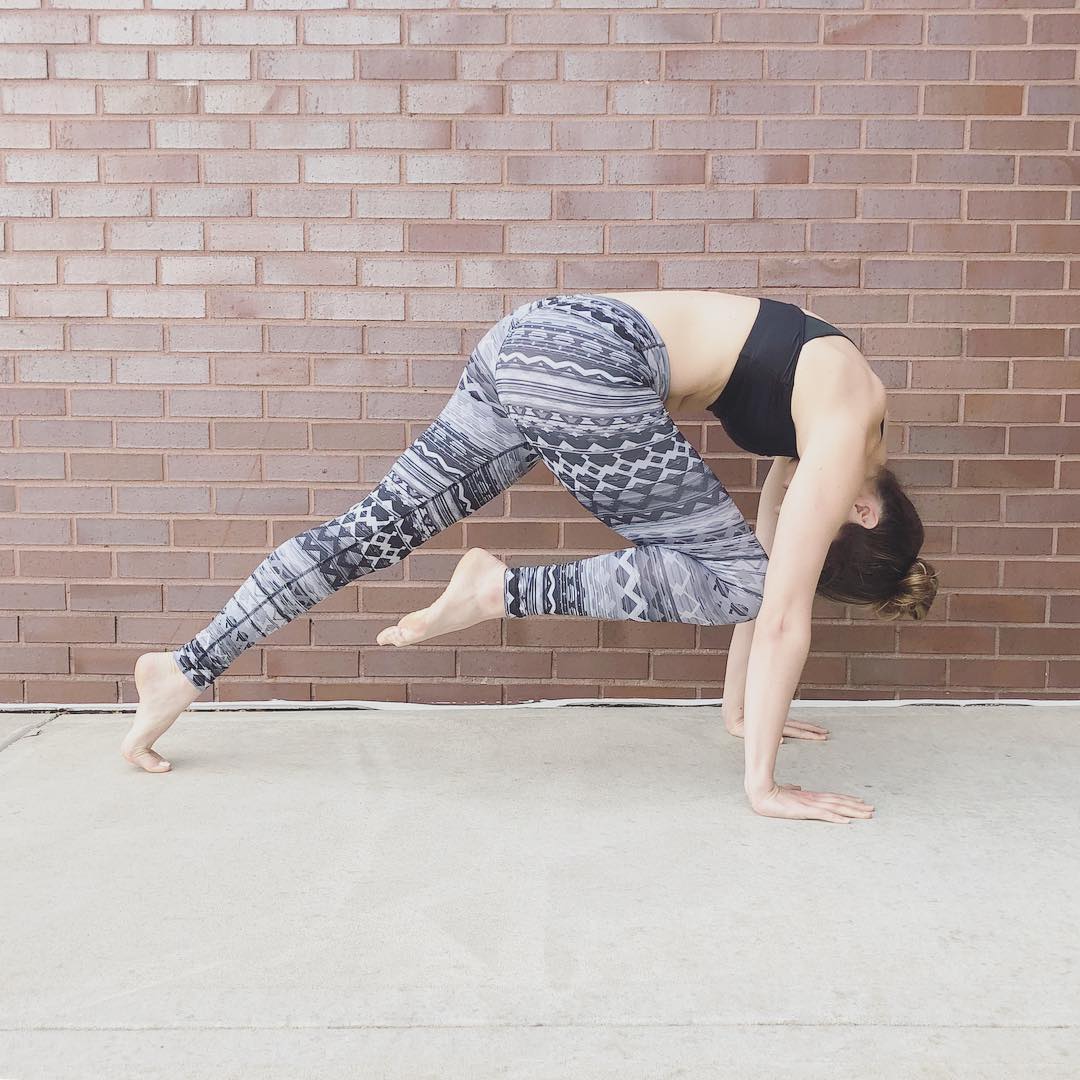 给身体松松绑，打破“不可能”，哪里像是腰酸背痛的人