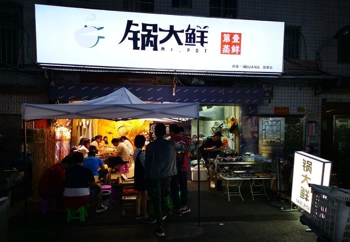 南宁美食推荐必吃龙虾,南宁最好吃的五香龙虾