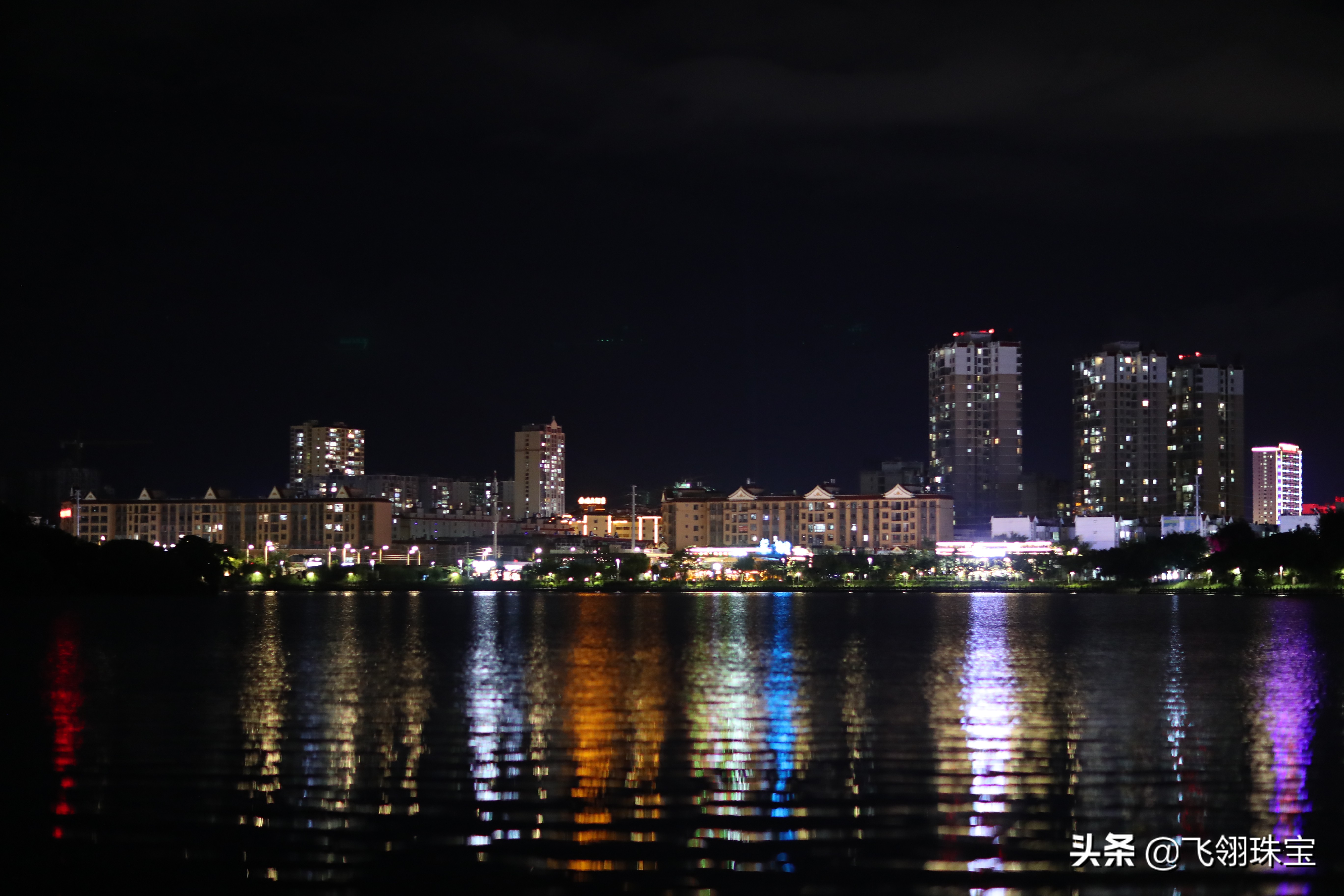 社会真实故事中间商,真实故事改编的社会大哥电影