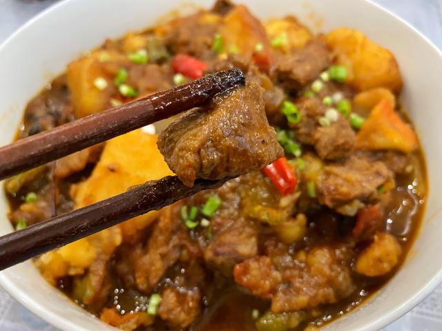番茄土豆炖牛肉怎么做好吃又烂,土豆番茄牛肉片的家常做法