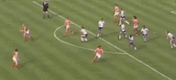 足坛最伟大的9号,足坛历史封神榜范巴斯滕