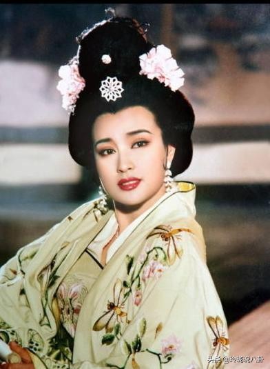 有哪些明星过度整容惨不忍睹,整容失败女明星今昔对比