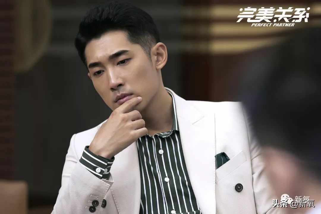 暗讽娱乐圈乱象解说,半个娱乐圈被绿的女明星