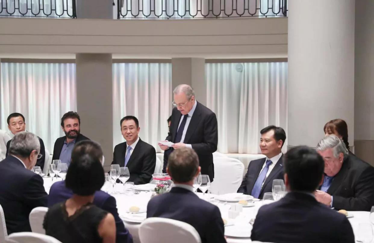 “努力学习刻苦训练”许家印亲临现场并鼓励小将