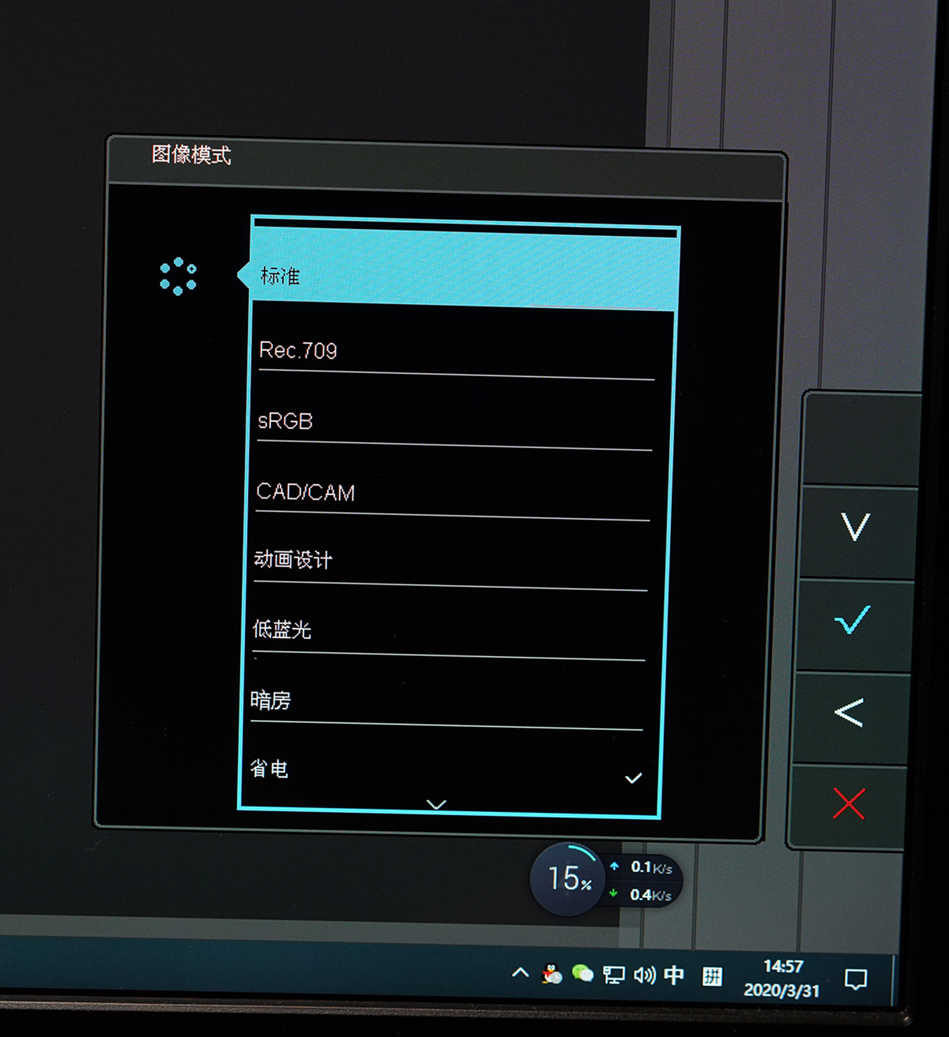 这套花费超过2W的桌面看起来是如此朴素