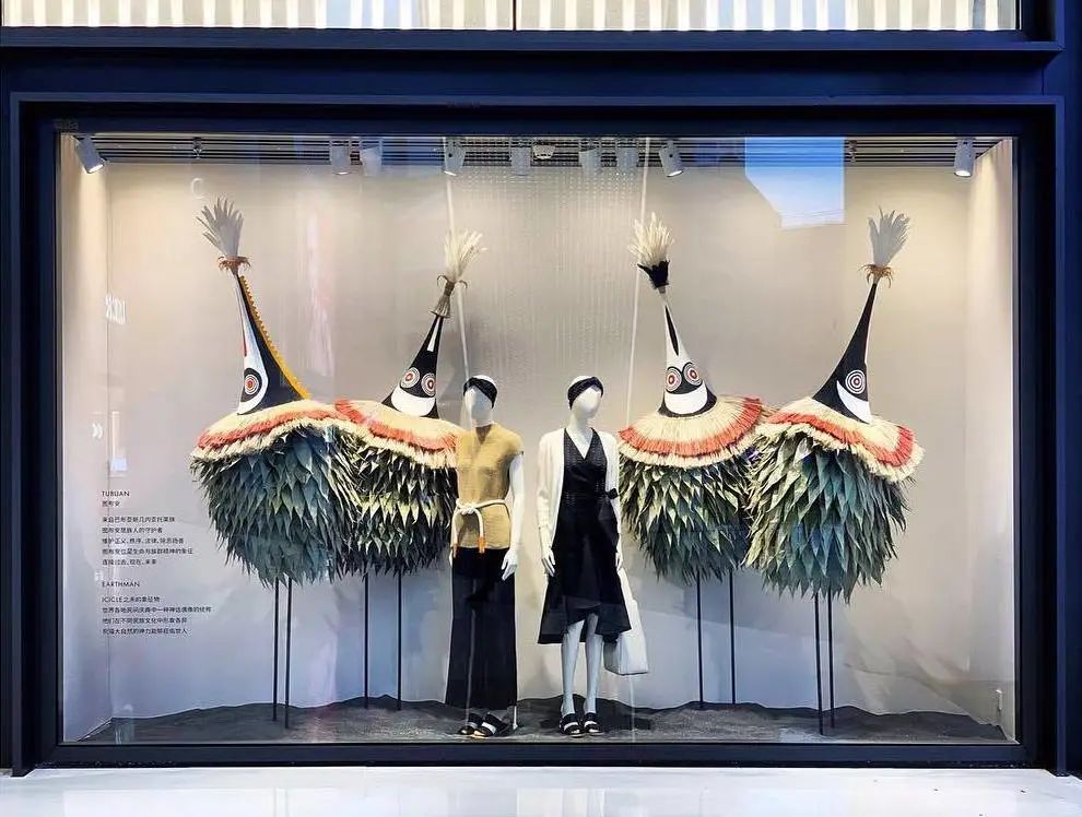 复古服装店陈列搭配展示,国外大牌服装店陈列
