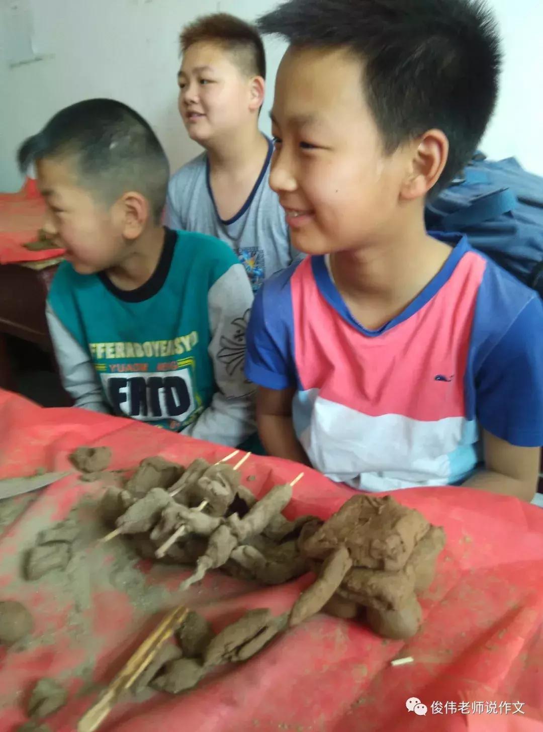 泥巴里的童年故事,泥巴里的童年视频大全