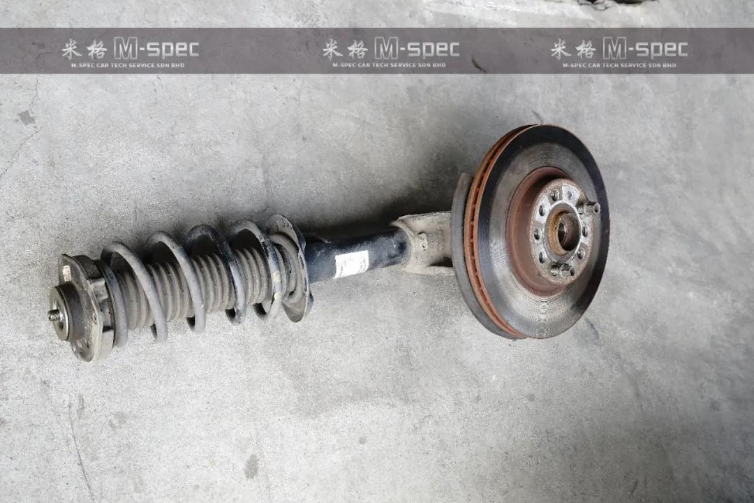 大众迈腾换完避震前后对比效果,迈腾改koni变色龙避震使用感受