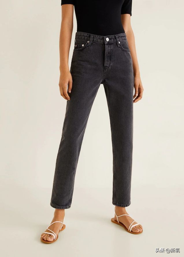 刘雯露腰全身照,刘雯晒出一组美照着绿色露腰上衣