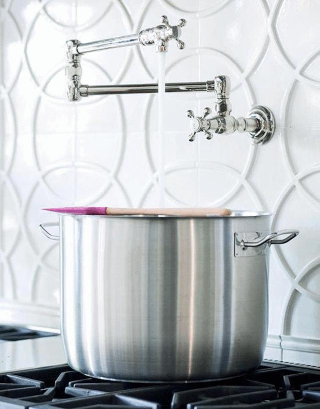 怎么在灶台墙上安装水龙头,灶台上装个抽拉式水龙头