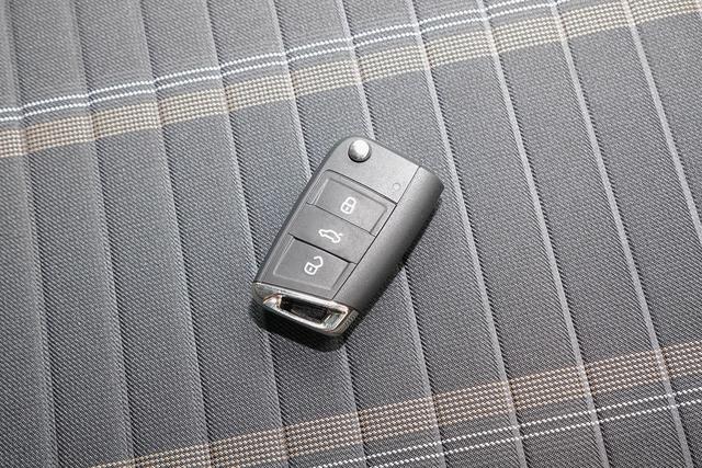 价格十万左右的车大众朗逸,新朗逸两厢版2021款报价及图片