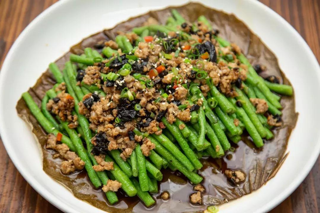 鍚嶉棬椋熷爞,闅愯棌鍦ㄤ竴鐗囧巶鍖轰箣涓殑楗爞