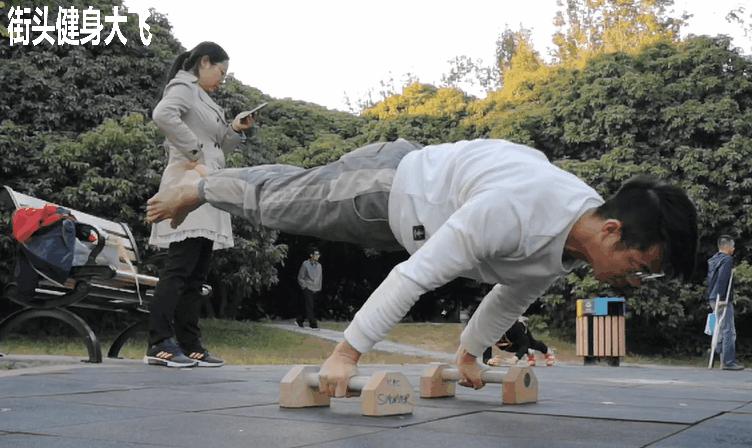 练俯卧撑怎样才能达到增肌的效果,俯卧撑增肌训练一次做几个合适