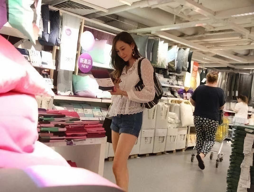 不再富贵！38岁香港女星被曝与富商老公离婚：精打细算找小屋安居