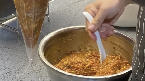 用裱花袋做面筋,面筋塞肉用啥肉