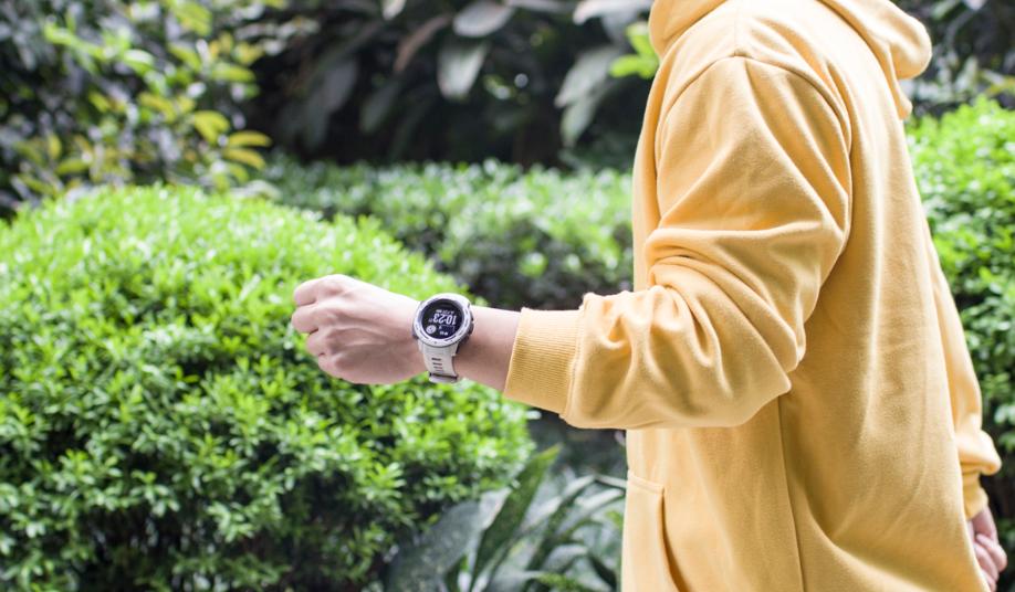 佳明instinct本能运动手表,佳明运动手表235最新款