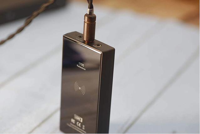 手机接有线耳机声音自动变大,新买的手机耳机有杂音滋滋