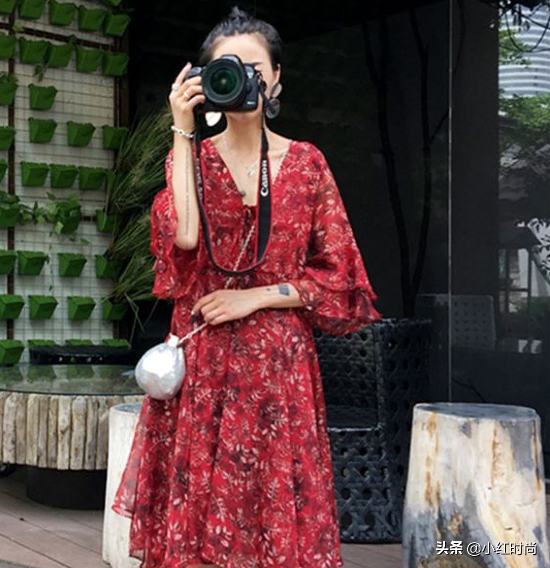 春夏碎花单品怎么搭配衣服,小碎花的正确搭配尽显少女气质